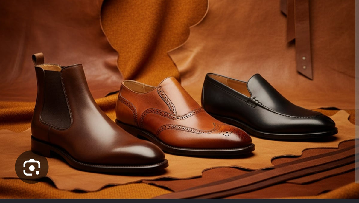 Calzado hombre otoño invierno - Botas y zapatos elegantes en tonos marrón y negro sobre fondo de cuero.