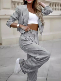 Conjunto Mujer Rayas – Top Crop Solapa y Pantalón Recto