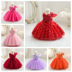 Vestido infantil en colores vibrantes con tul y lazos, ideal para celebraciones y ocasiones especiales.