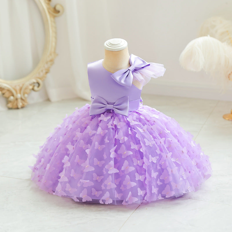 Vestido infantil de princesa en color morado con volantes y lazada, ideal para fiestas y celebraciones.